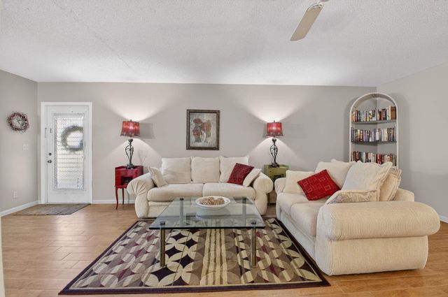 4550 NW 2nd Street B, Delray Beach, FL 33445