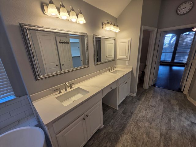 2717 Cliffwood Drive, Grapevine, TX 76051