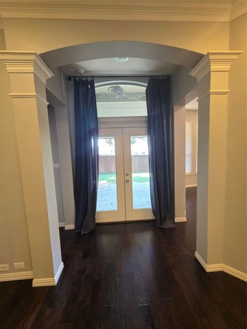 2717 Cliffwood Drive, Grapevine, TX 76051