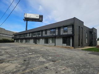 8646 S Roberts Road, Justice, IL 60458