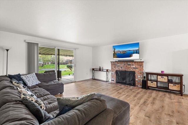 413 Emerald Circle, Medford, OR 97501