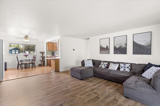 413 Emerald Circle, Medford, OR 97501