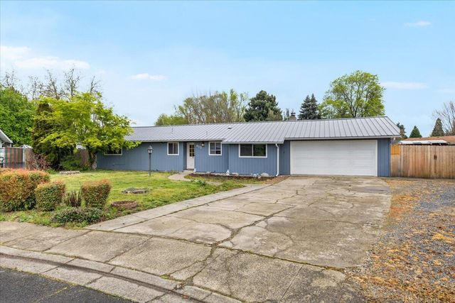 413 Emerald Circle, Medford, OR 97501