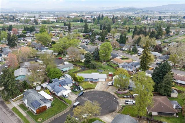 413 Emerald Circle, Medford, OR 97501