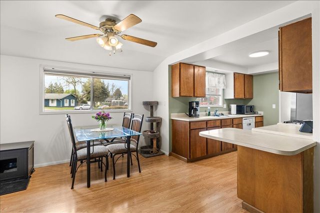 413 Emerald Circle, Medford, OR 97501