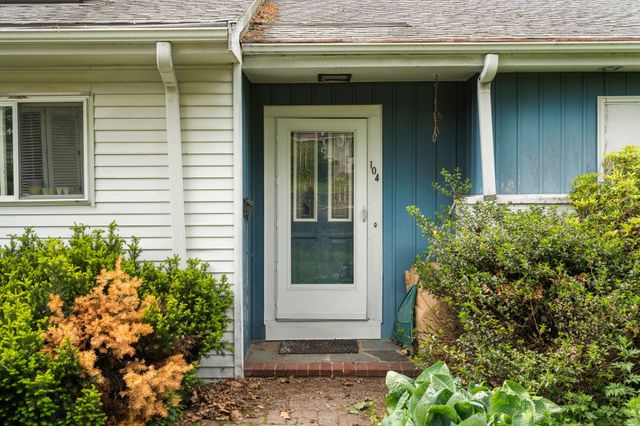 104 Oldham Rd, Newton, MA 02465