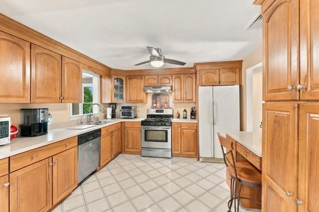 1 Lisa Drive, Woburn, MA 01801