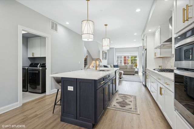 416 N Cass Avenue 4, Westmont, IL 60559