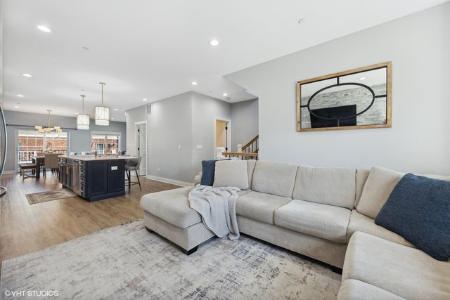 416 N Cass Avenue 4, Westmont, IL 60559