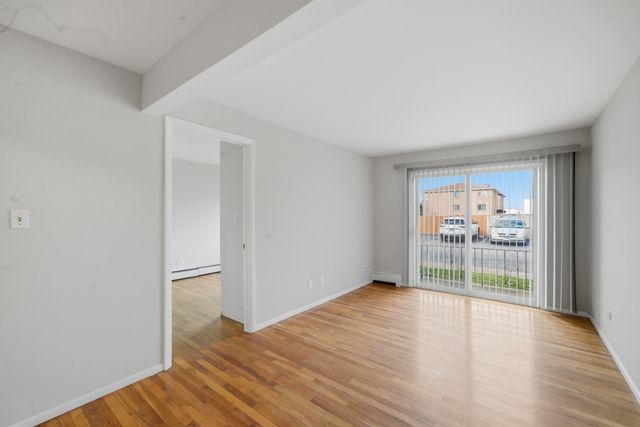 8888 Steven Drive 1C, Des Plaines, IL 60016