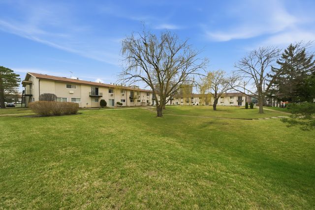 8888 Steven Drive 1C, Des Plaines, IL 60016