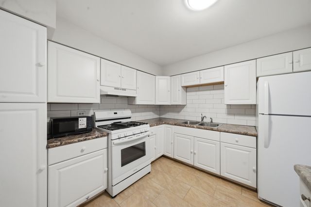 8888 Steven Drive 1C, Des Plaines, IL 60016