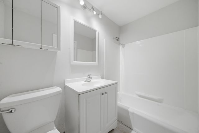 8888 Steven Drive 1C, Des Plaines, IL 60016