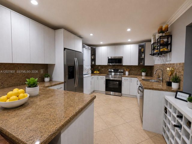 7513 Grant Ct A, Hollywood, FL 33024
