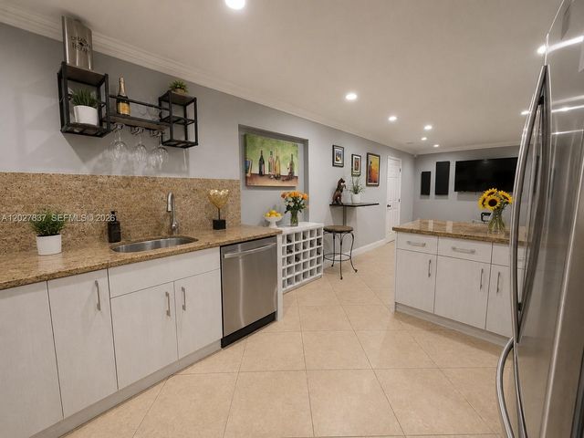 7513 Grant Ct A, Hollywood, FL 33024