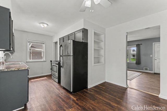 2712 Byron Center Avenue Sw, City Of Wyoming, MI 49519