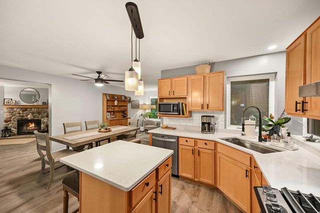 1864 Blackfoot COURT, Grafton, WI 53024