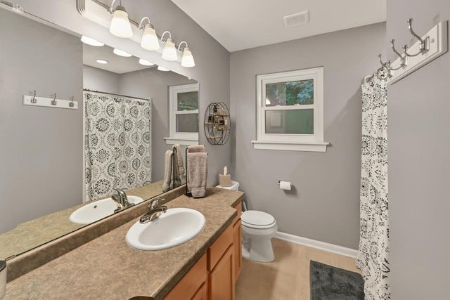 1864 Blackfoot COURT, Grafton, WI 53024
