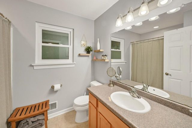 1864 Blackfoot COURT, Grafton, WI 53024
