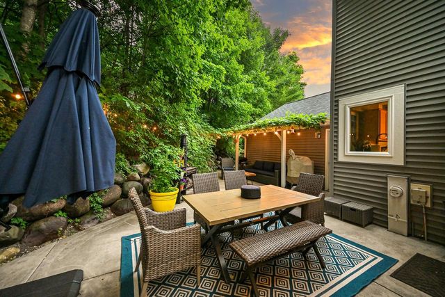 1864 Blackfoot COURT, Grafton, WI 53024