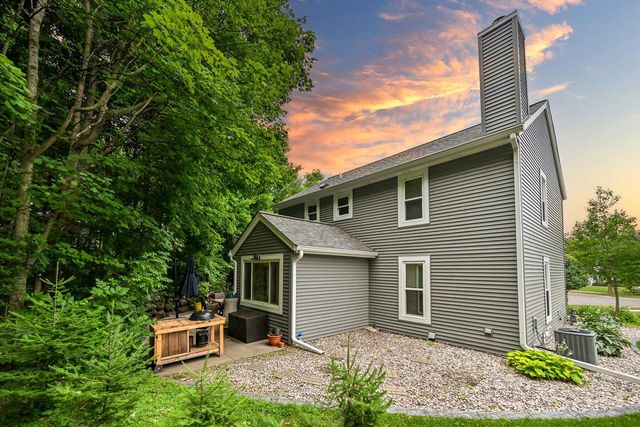 1864 Blackfoot COURT, Grafton, WI 53024