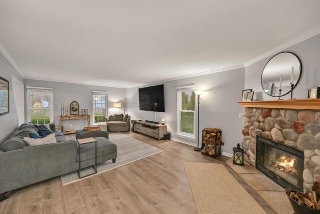 1864 Blackfoot COURT, Grafton, WI 53024