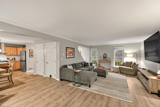 1864 Blackfoot COURT, Grafton, WI 53024