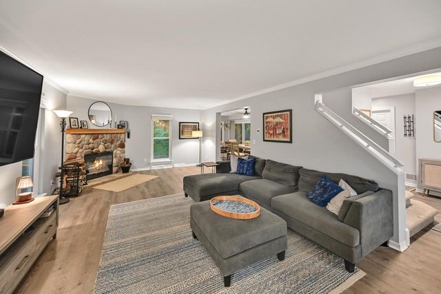 1864 Blackfoot COURT, Grafton, WI 53024