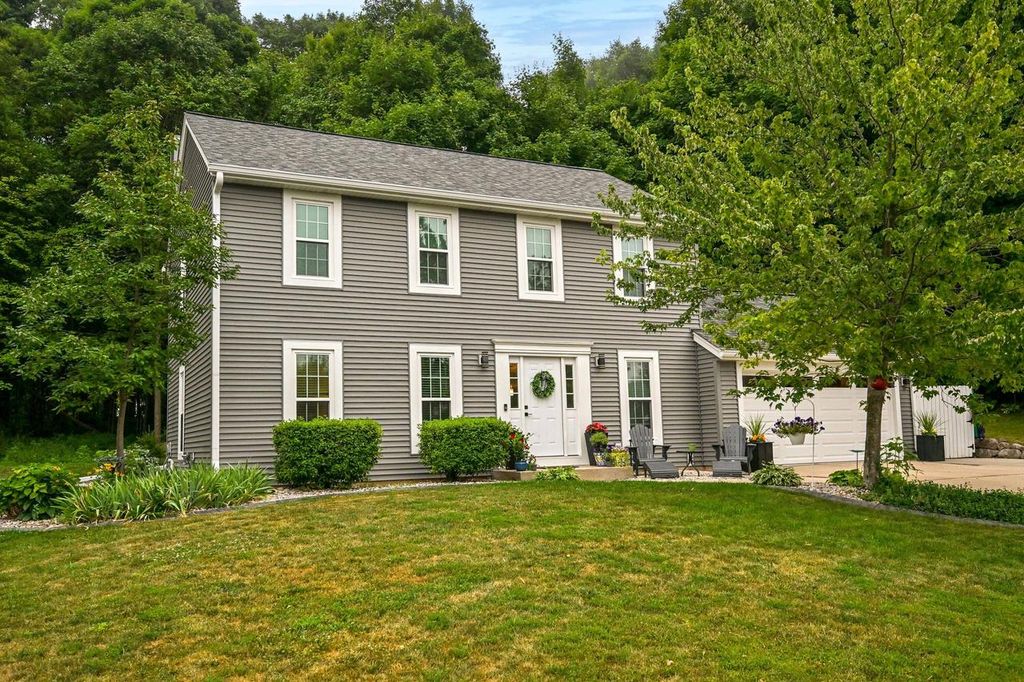 1864 Blackfoot COURT, Grafton, WI 53024