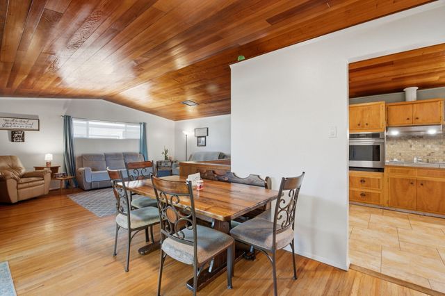 2813 Espanola Street NE, Albuquerque, NM 87110