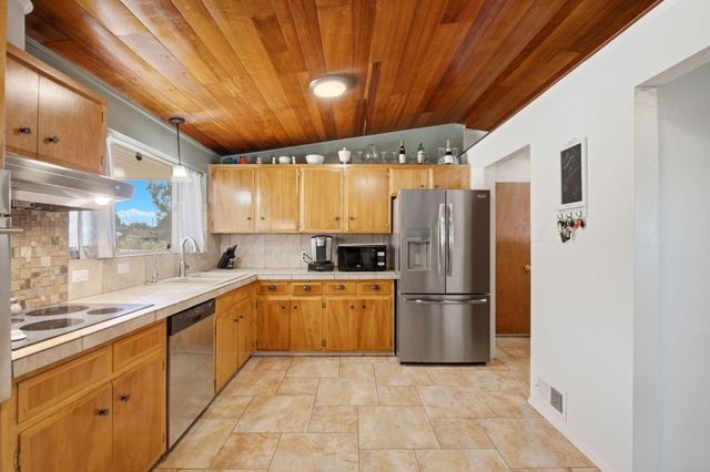 2813 Espanola Street NE, Albuquerque, NM 87110