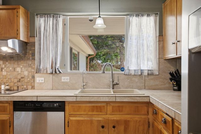 2813 Espanola Street NE, Albuquerque, NM 87110