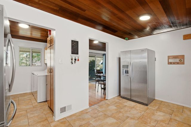 2813 Espanola Street NE, Albuquerque, NM 87110