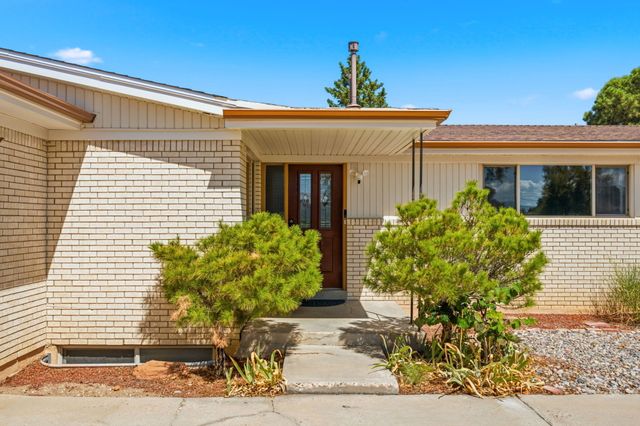 2813 Espanola Street NE, Albuquerque, NM 87110