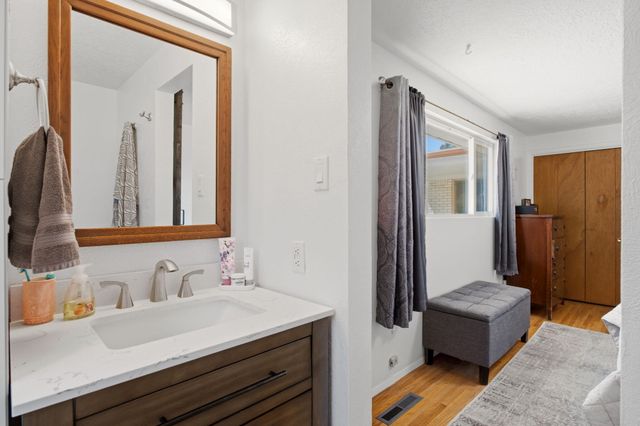 2813 Espanola Street NE, Albuquerque, NM 87110