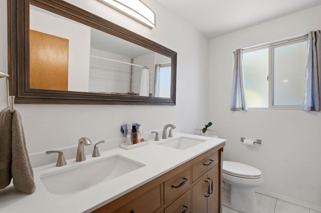 2813 Espanola Street NE, Albuquerque, NM 87110