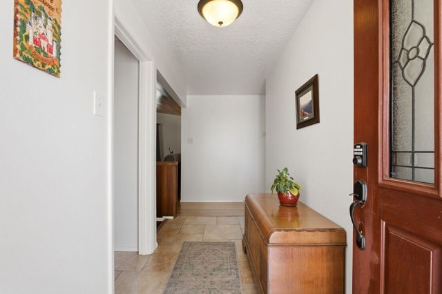 2813 Espanola Street NE, Albuquerque, NM 87110