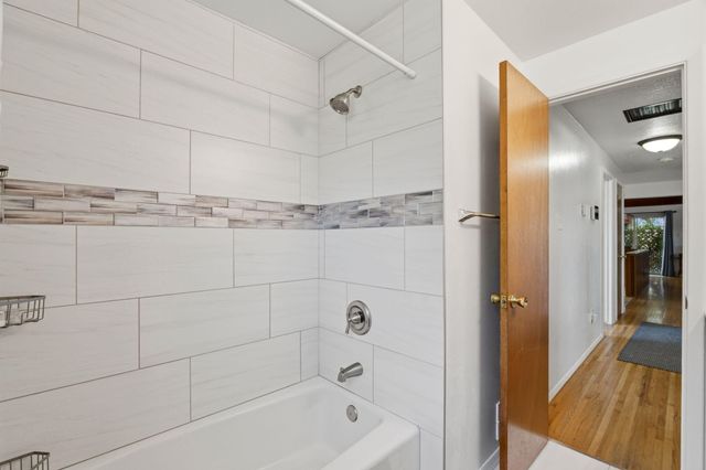 2813 Espanola Street NE, Albuquerque, NM 87110