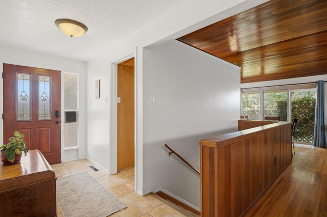 2813 Espanola Street NE, Albuquerque, NM 87110