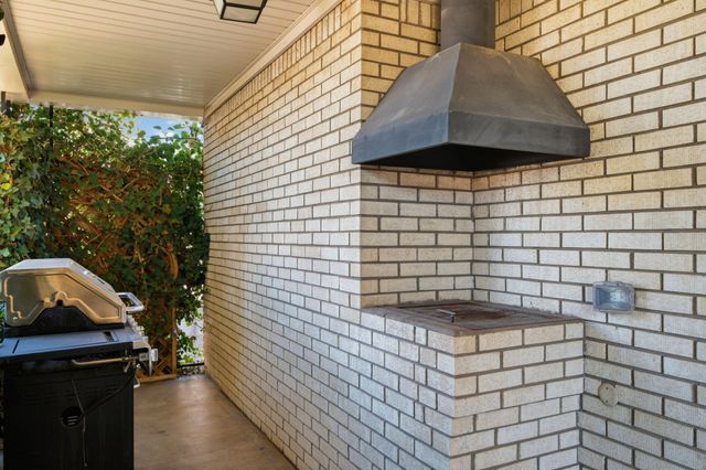 2813 Espanola Street NE, Albuquerque, NM 87110