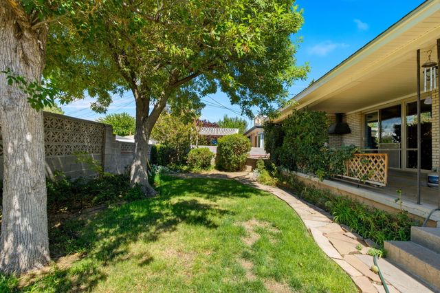 2813 Espanola Street NE, Albuquerque, NM 87110
