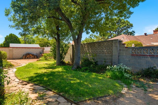 2813 Espanola Street NE, Albuquerque, NM 87110