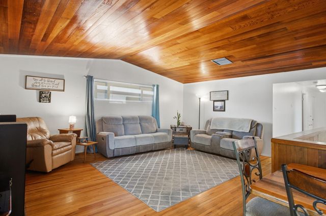 2813 Espanola Street NE, Albuquerque, NM 87110