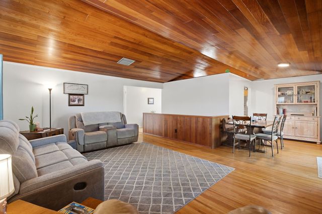 2813 Espanola Street NE, Albuquerque, NM 87110