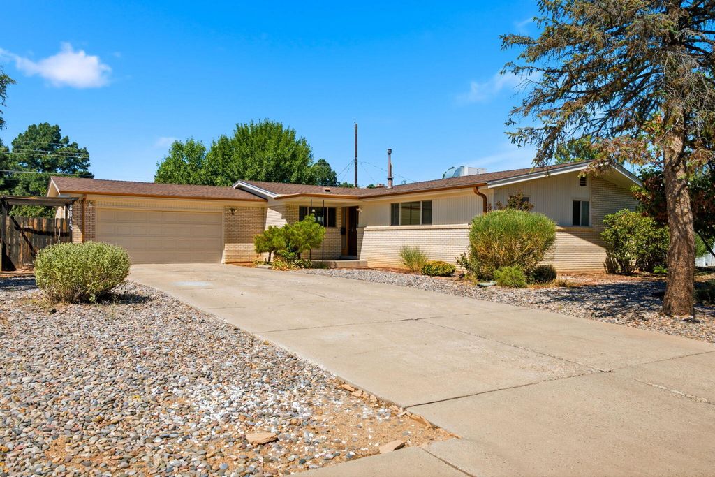 2813 Espanola Street NE, Albuquerque, NM 87110
