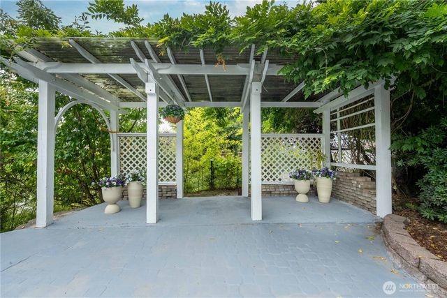 5404 NE 197th Street, Lake Forest Park, WA 98155