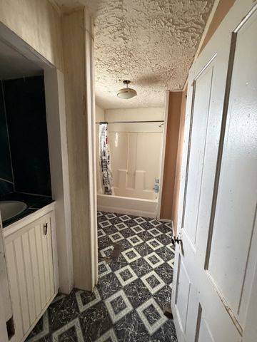 62 High St, E, Mc Ewen, TN 37101