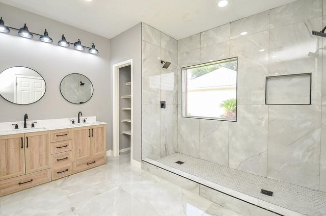 9211 Abbey Chase Lane, Houston, TX 77095