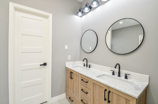 9211 Abbey Chase Lane, Houston, TX 77095