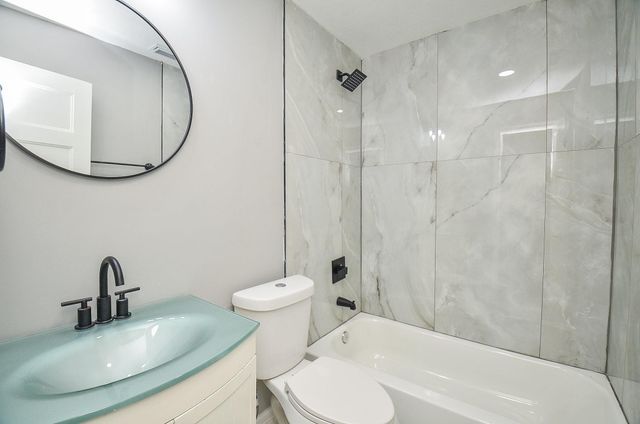 9211 Abbey Chase Lane, Houston, TX 77095